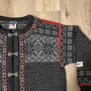 Dale of Norway Sweater. Grey & Red.